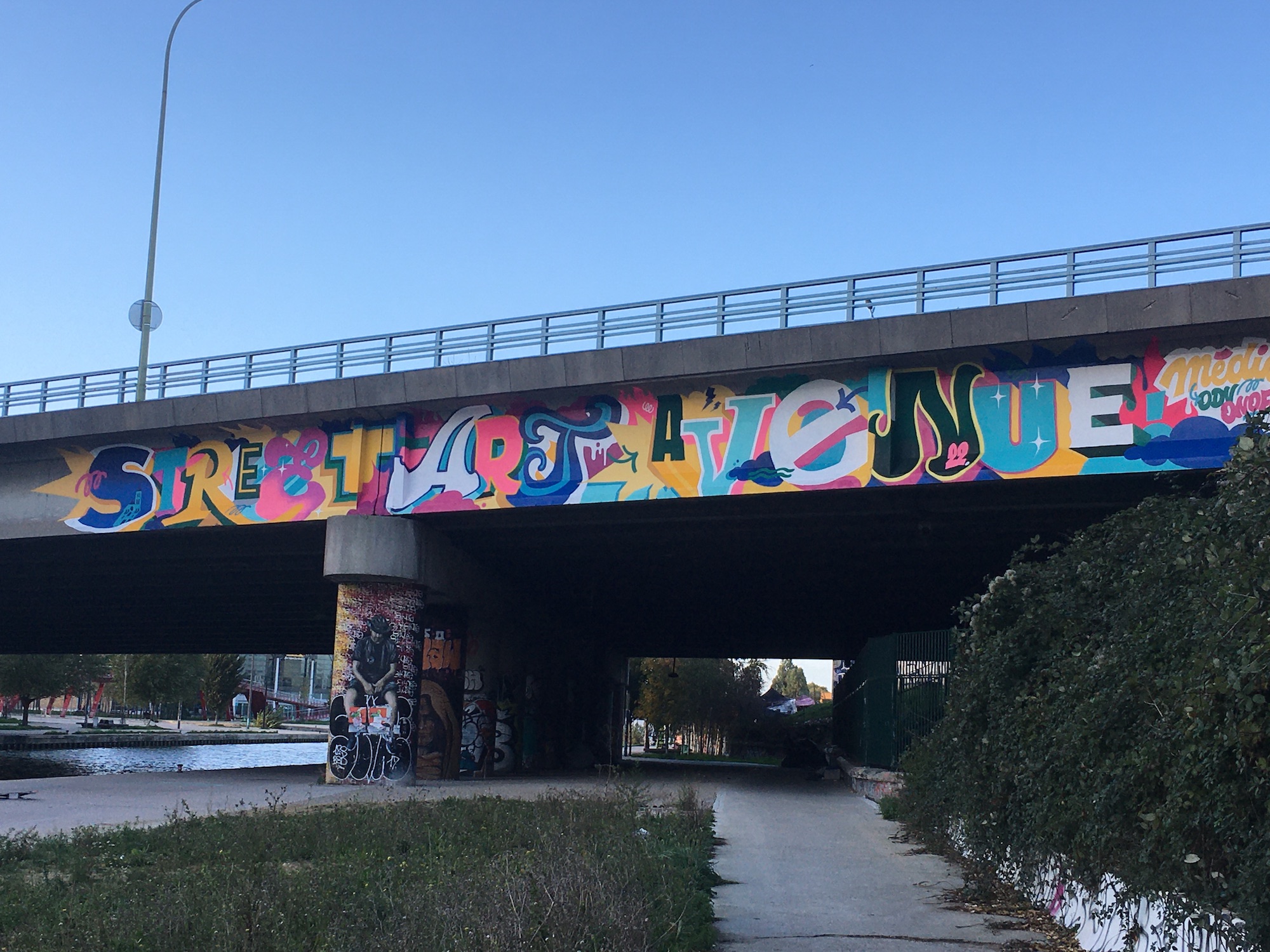 A street art avenue felirata az aubervilliers i csatornaparton